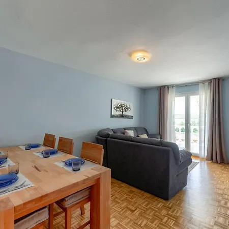 Apartments-pia Lejlighed *